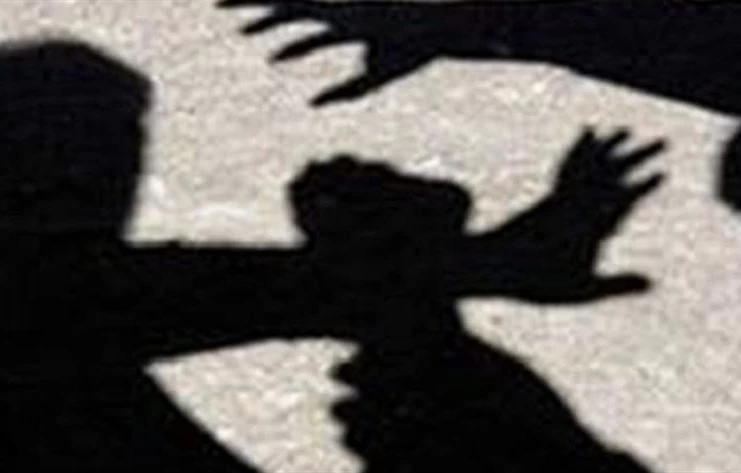 Αμπελόκηποι:  «Σταμάτα να τον βαράς» φώναζαν τα παιδιά στον πατέρα που χτύπησε τον 11χρονο